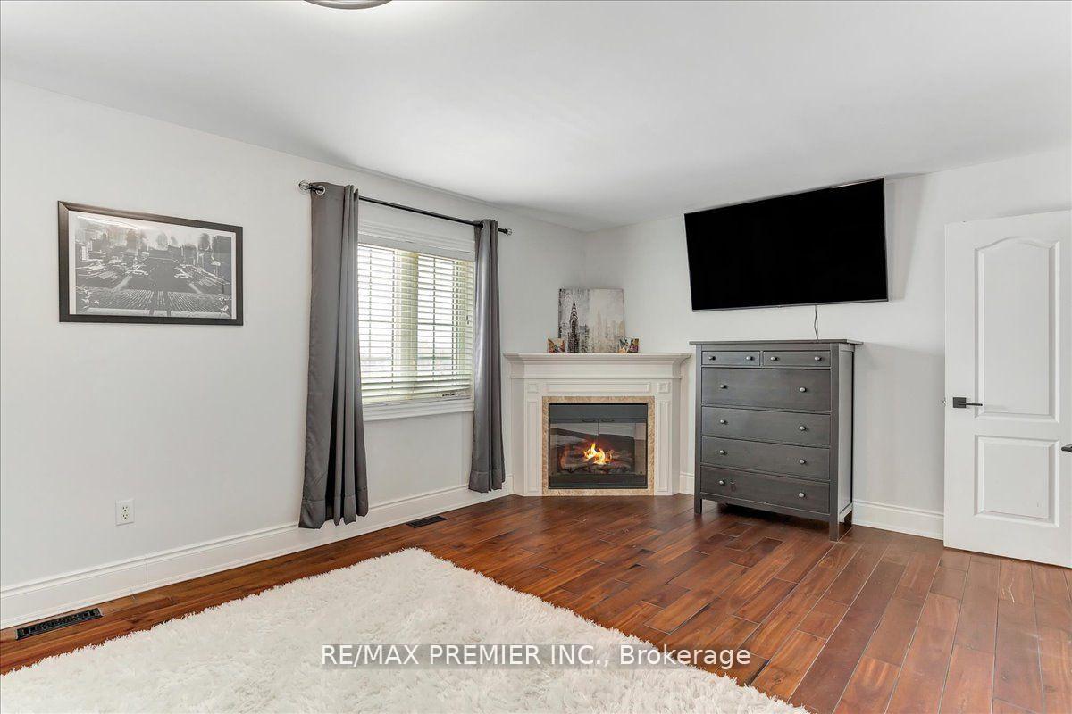 Photo 3 of 3 Pepin Court, Barrie, Innis-Shore — HOMEH
