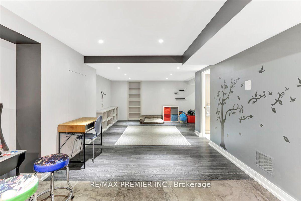 Photo 4 of 3 Pepin Court, Barrie, Innis-Shore — HOMEH