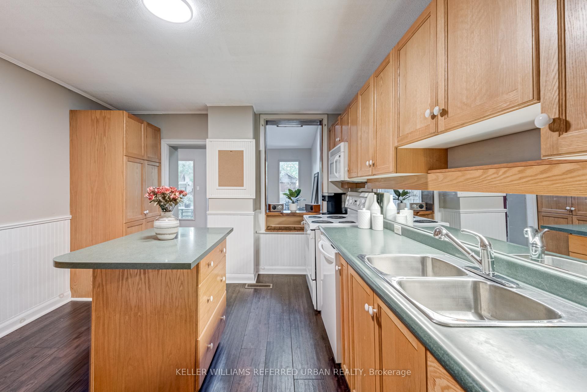 Photo 2 of 338 Main Street, Toronto, East End-Danforth — HOMEH
