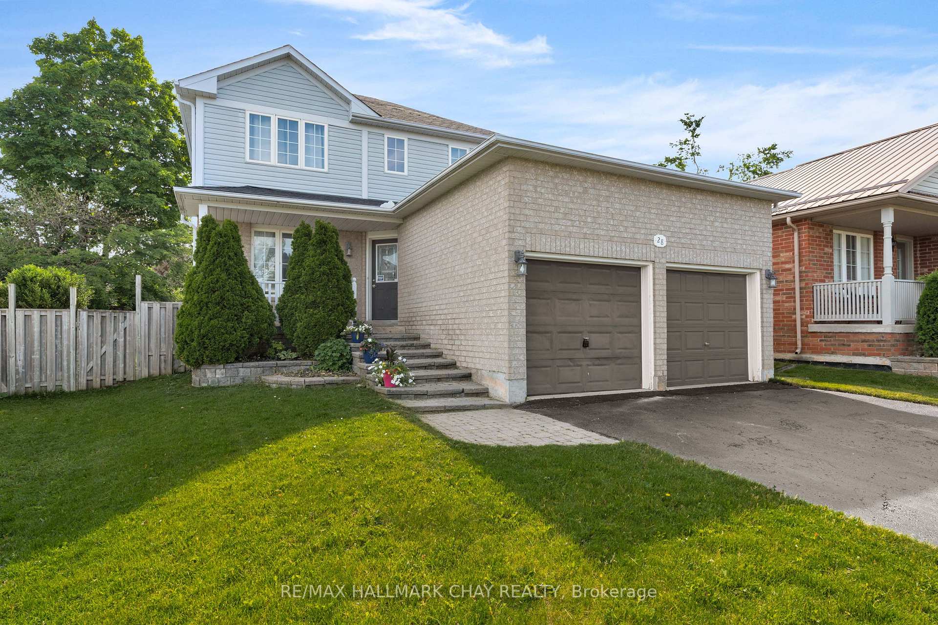 Photo 3 of 28 Draper Crescent, Barrie, Painswick North — HOMEH