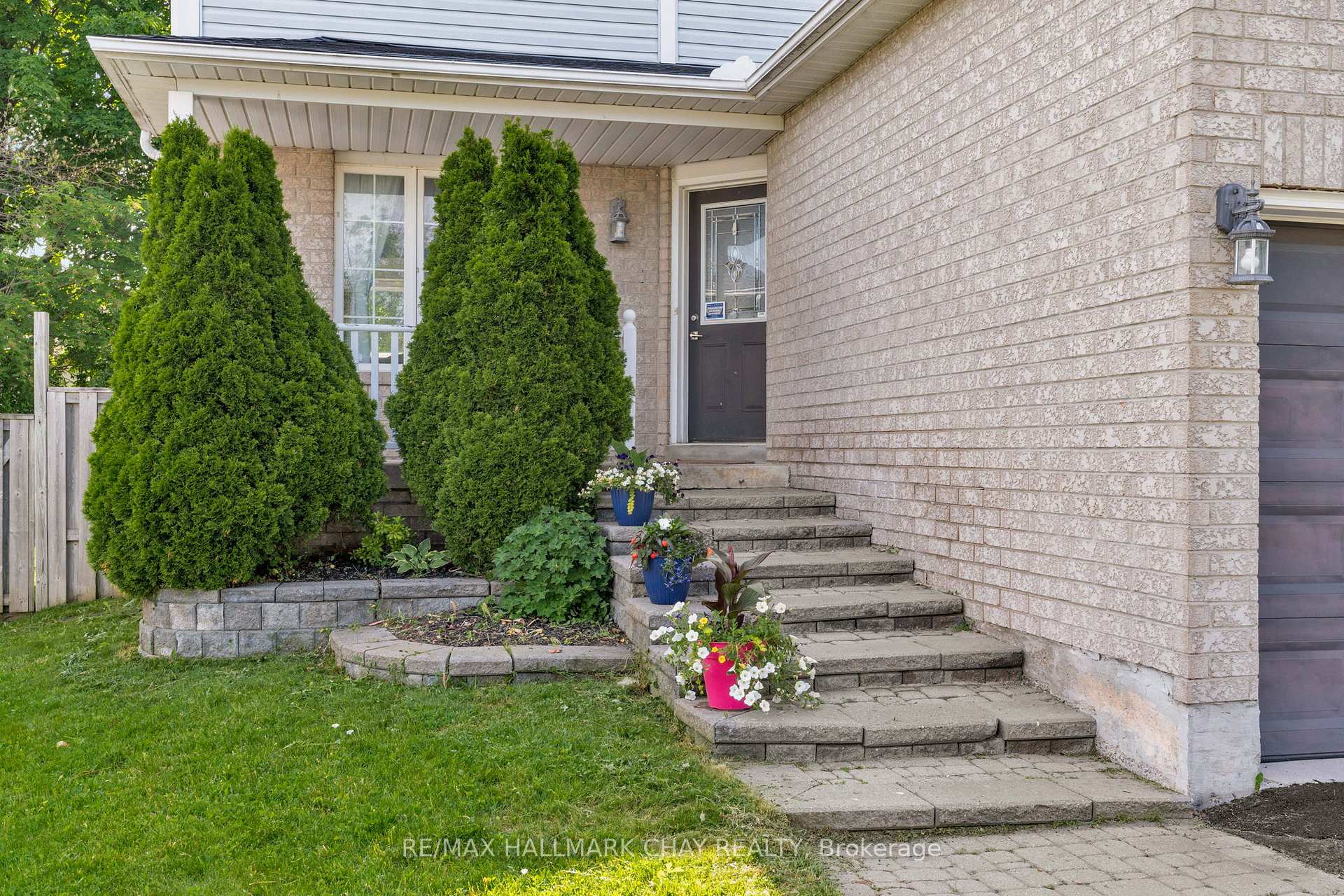 Photo 6 of 28 Draper Crescent, Barrie, Painswick North — HOMEH