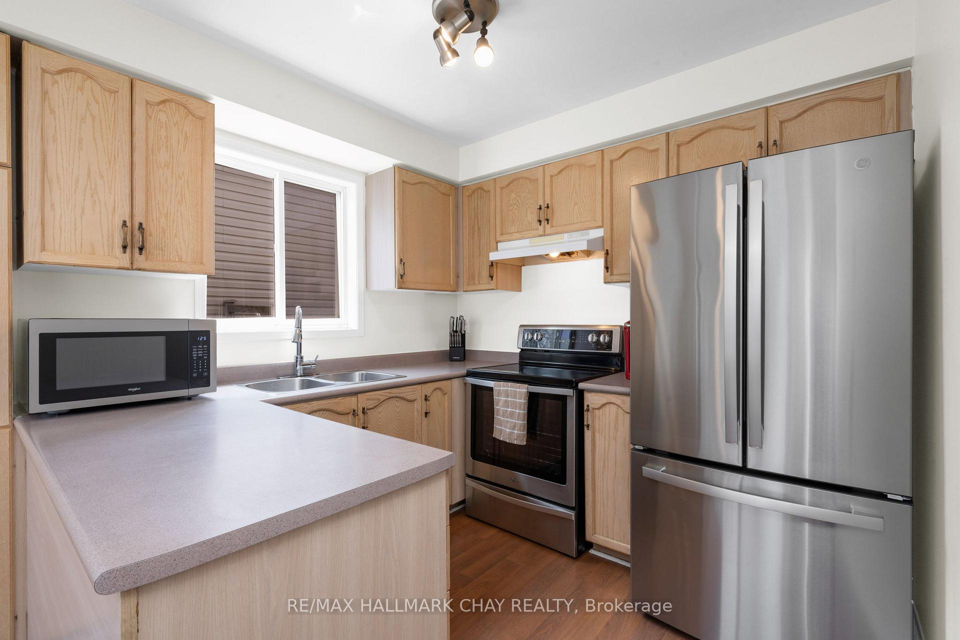 Photo 11 of 28 Draper Crescent, Barrie, Painswick North — HOMEH