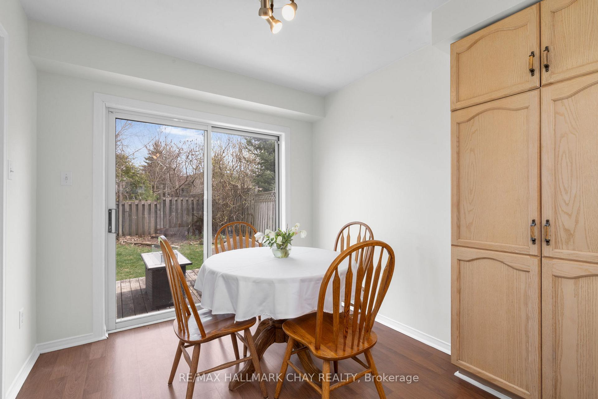 Photo 7 of 28 Draper Crescent, Barrie, Painswick North — HOMEH