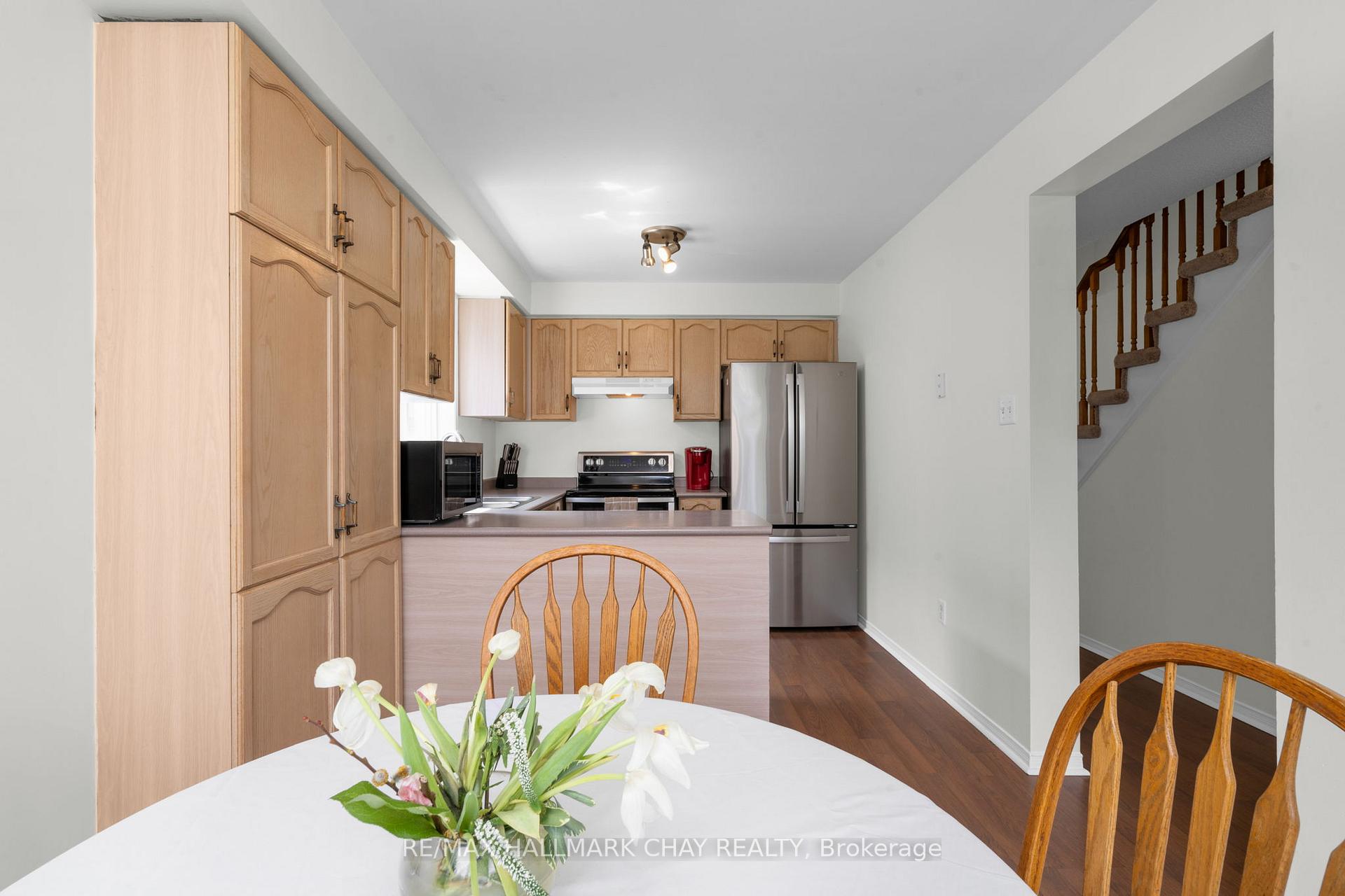 Photo 9 of 28 Draper Crescent, Barrie, Painswick North — HOMEH