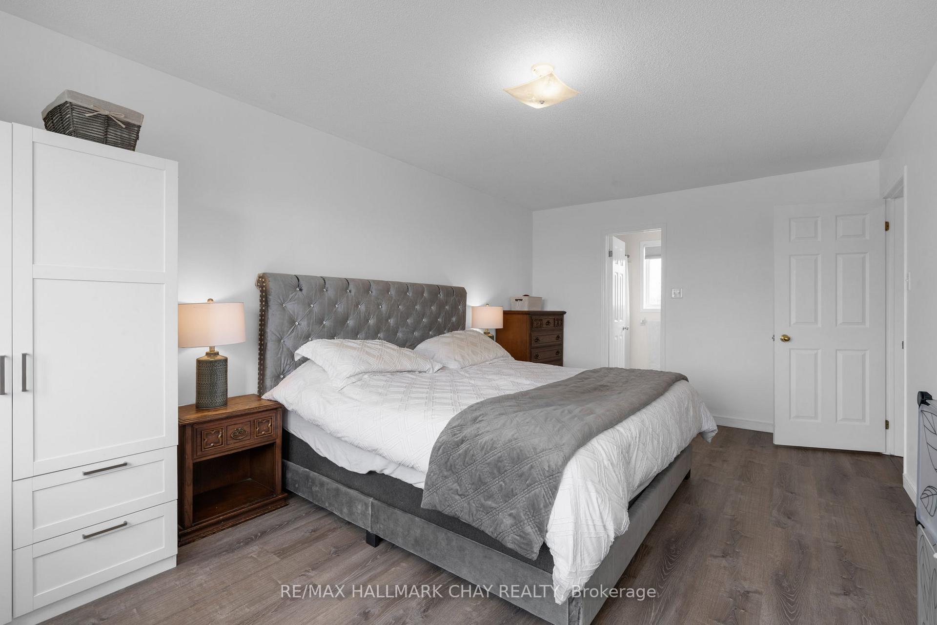 Photo 12 of 28 Draper Crescent, Barrie, Painswick North — HOMEH