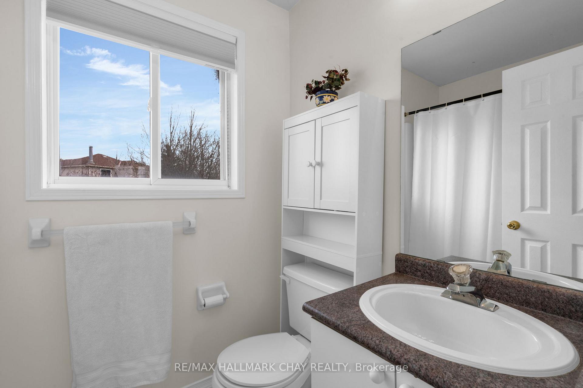 Photo 10 of 28 Draper Crescent, Barrie, Painswick North — HOMEH