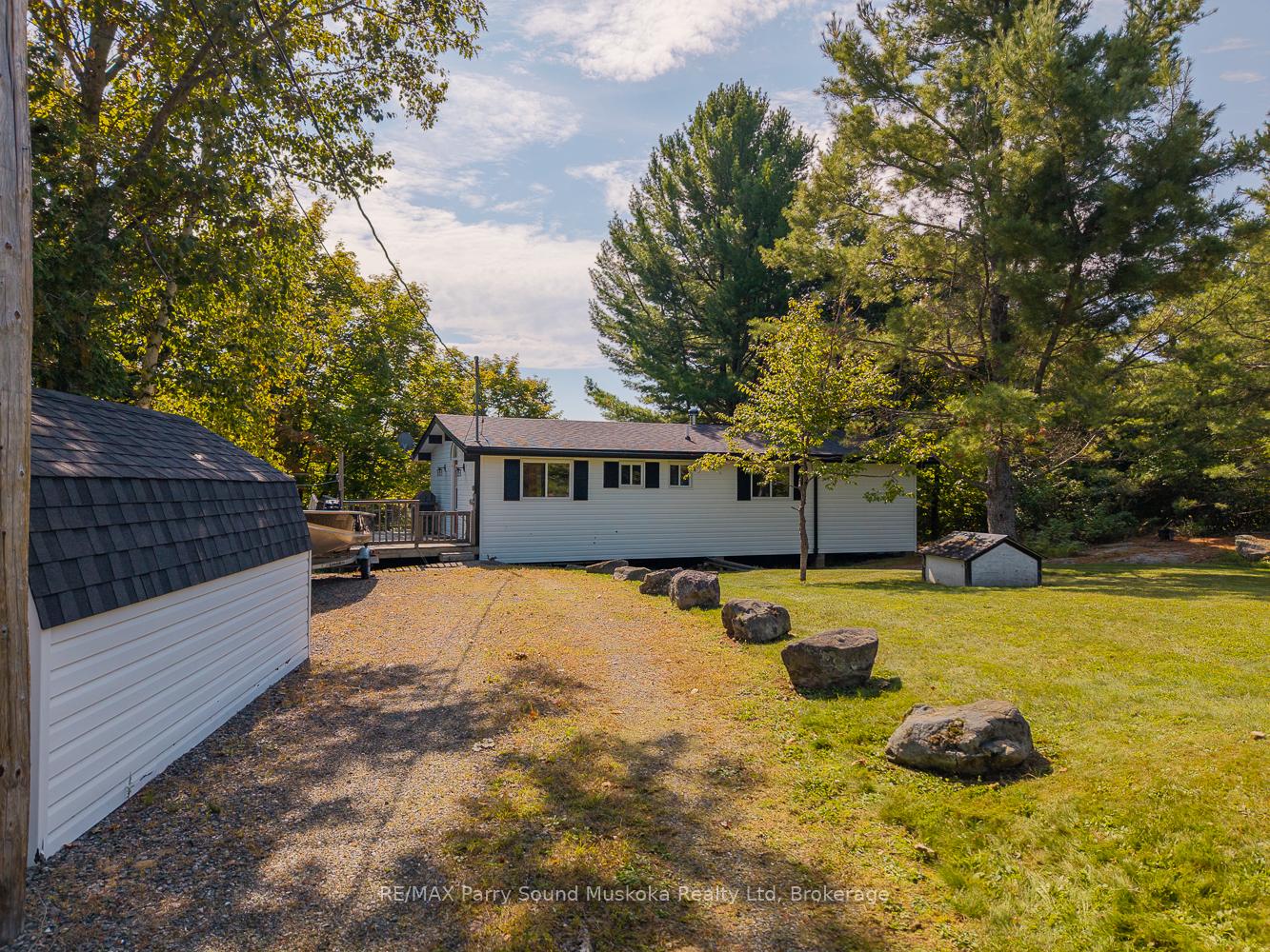 Photo 10 of 8 Marine Drive, McKellar — HOMEH