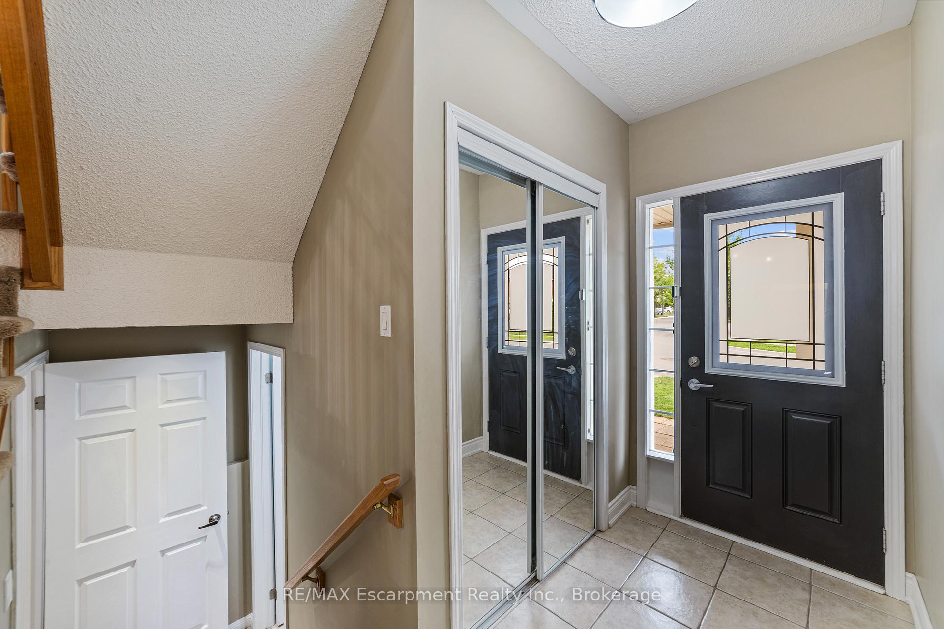 Photo 2 of 1113 Riddell Crescent, Milton, Beaty — HOMEH