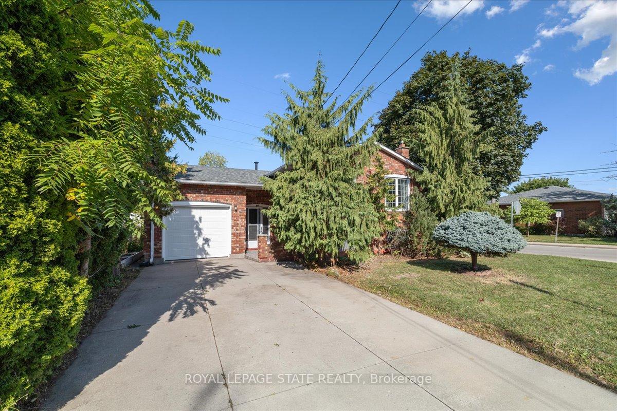 Photo 1 of 640 Cochrane Road, Hamilton, Rosedale — HOMEH