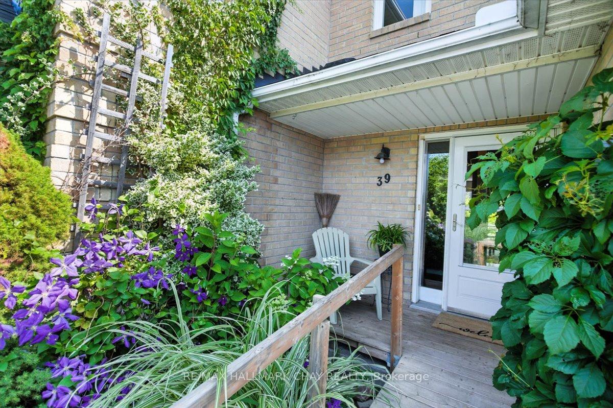 Photo 3 of 39 Lyfytt Crescent, Barrie, West Bayfield — HOMEH