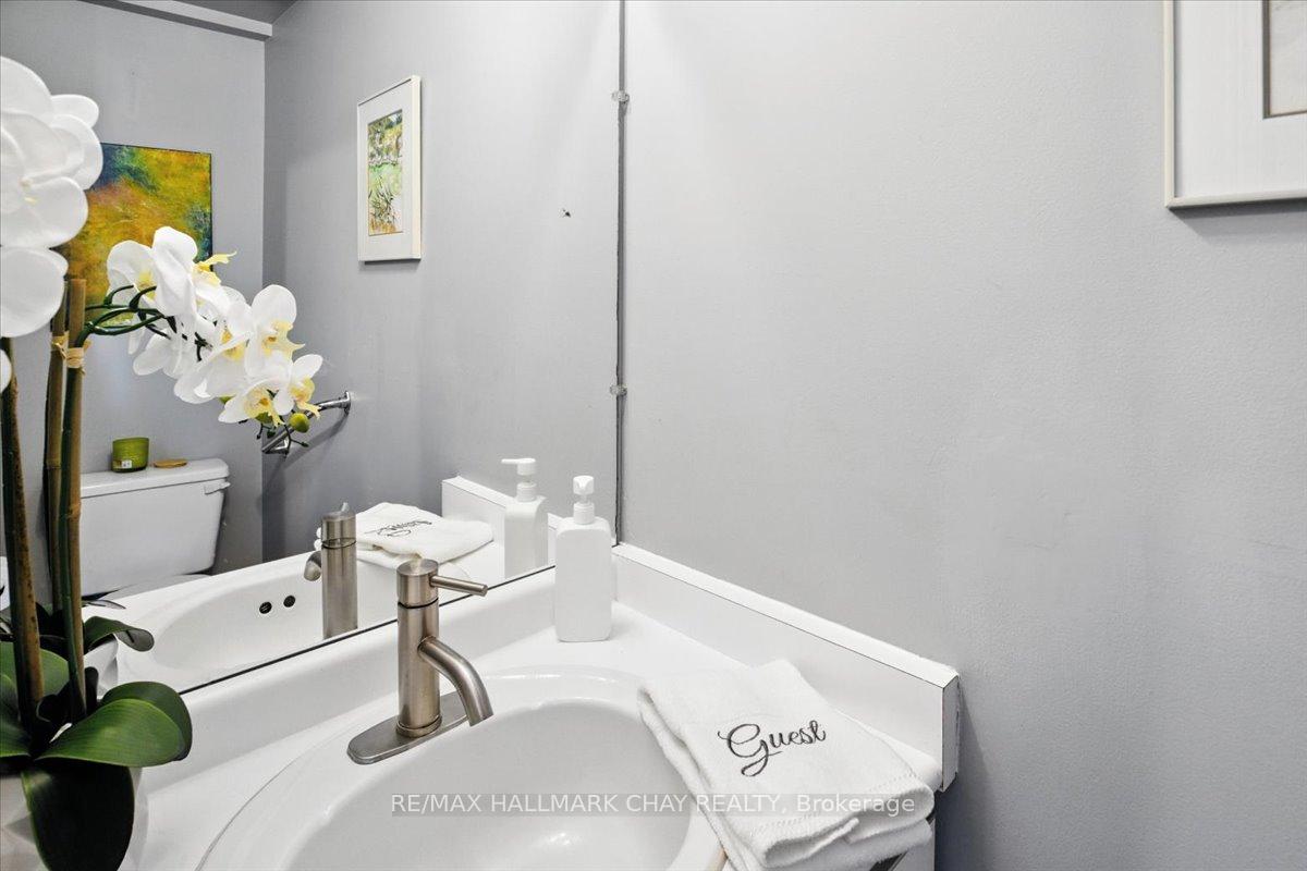 Photo 7 of 39 Lyfytt Crescent, Barrie, West Bayfield — HOMEH