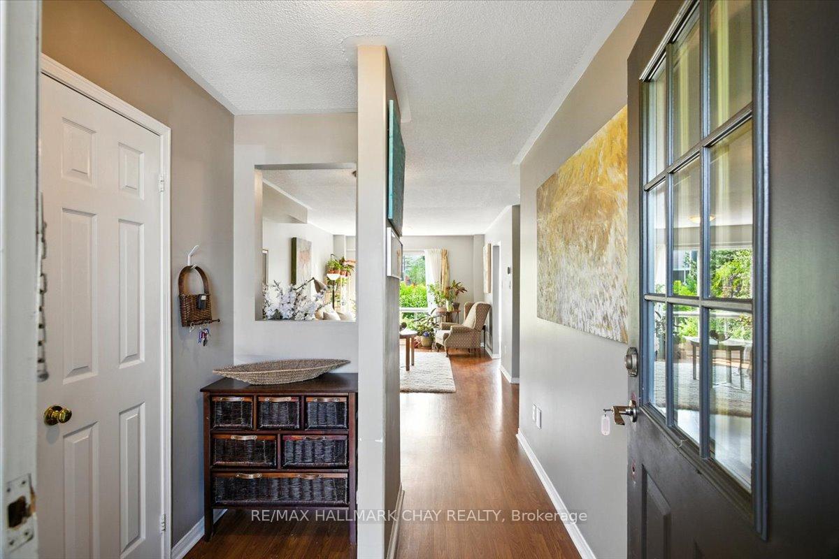 Photo 6 of 39 Lyfytt Crescent, Barrie, West Bayfield — HOMEH