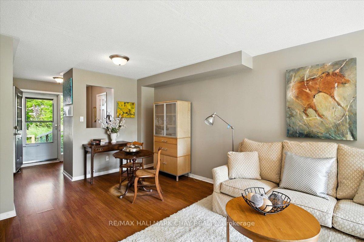 Photo 10 of 39 Lyfytt Crescent, Barrie, West Bayfield — HOMEH