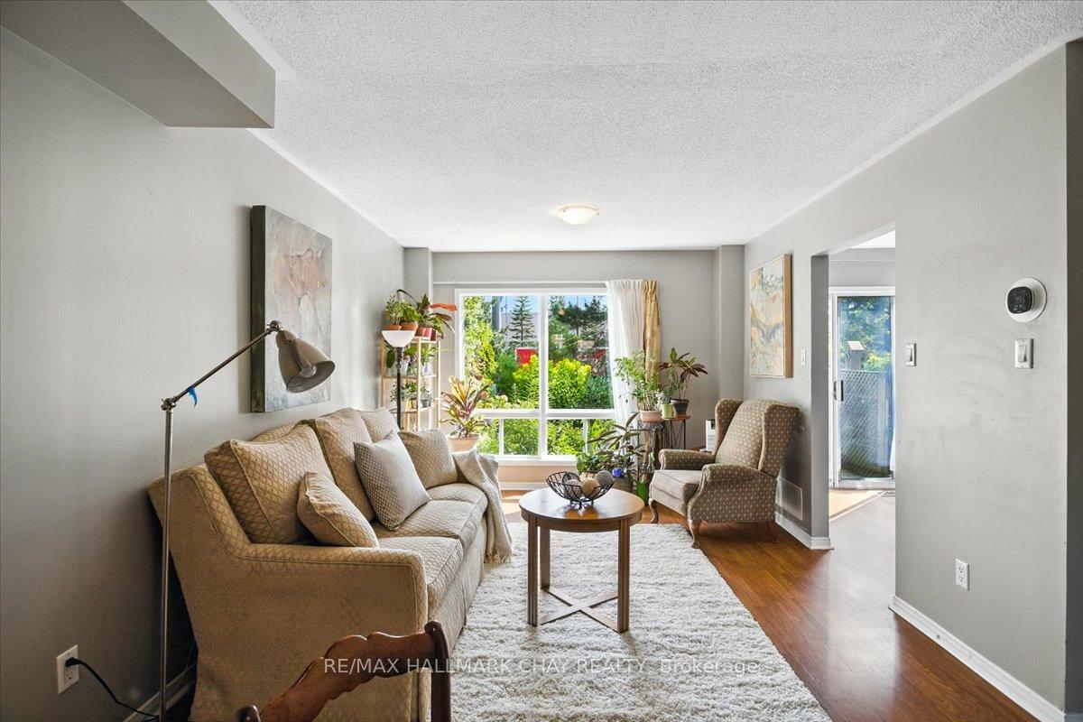 Photo 9 of 39 Lyfytt Crescent, Barrie, West Bayfield — HOMEH