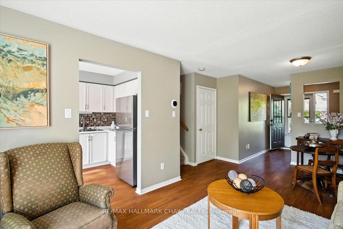 Photo 11 of 39 Lyfytt Crescent, Barrie, West Bayfield — HOMEH