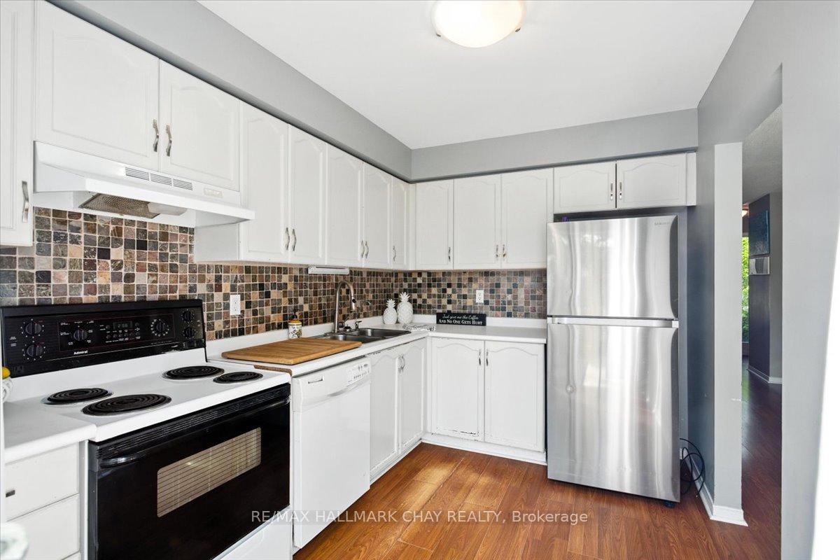 Photo 40 of 39 Lyfytt Crescent, Barrie, West Bayfield — HOMEH