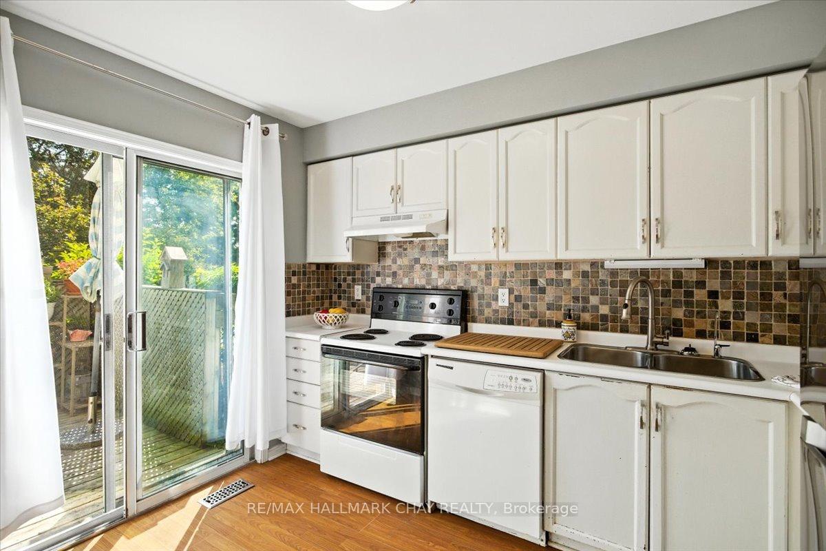 Photo 41 of 39 Lyfytt Crescent, Barrie, West Bayfield — HOMEH