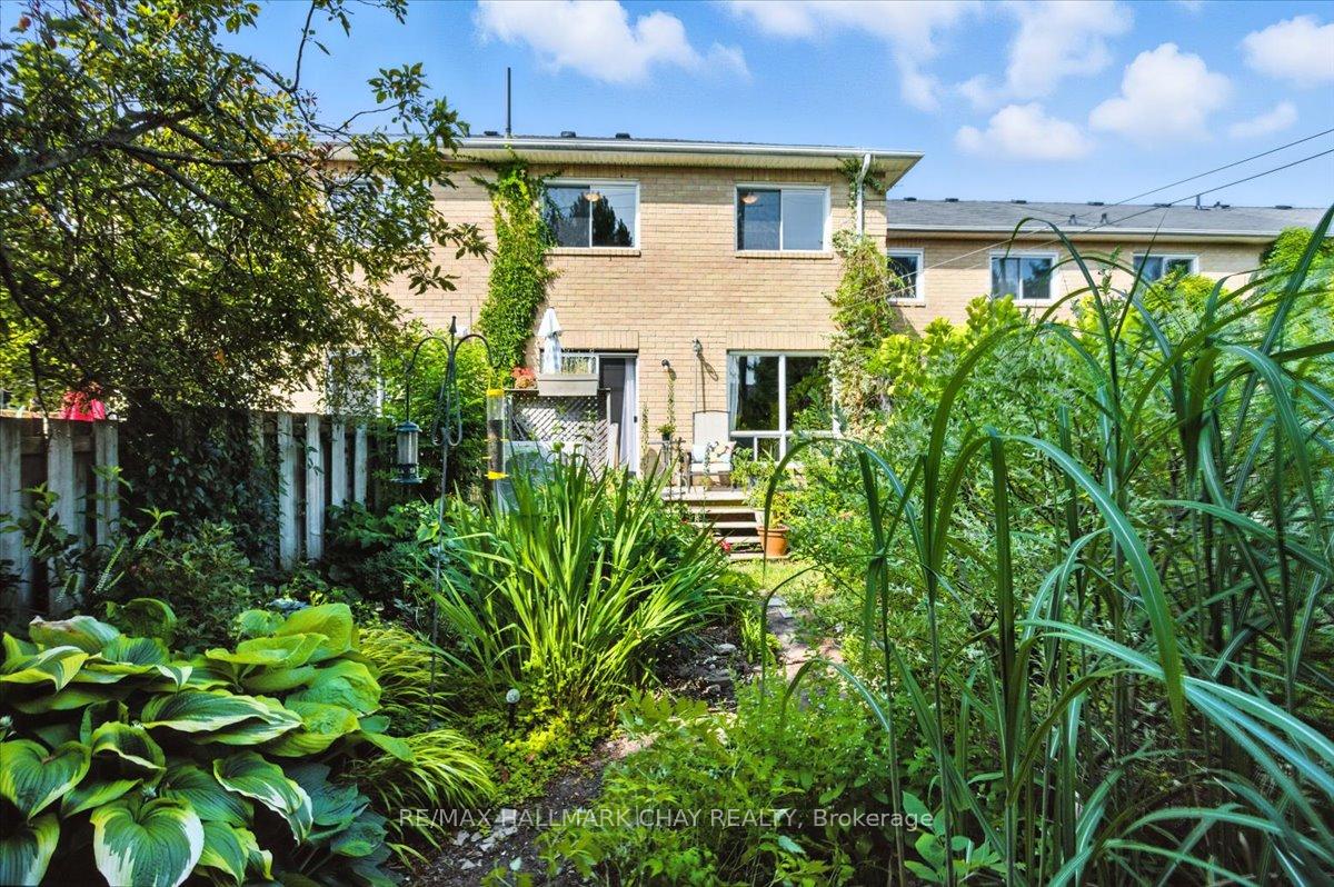 Photo 16 of 39 Lyfytt Crescent, Barrie, West Bayfield — HOMEH
