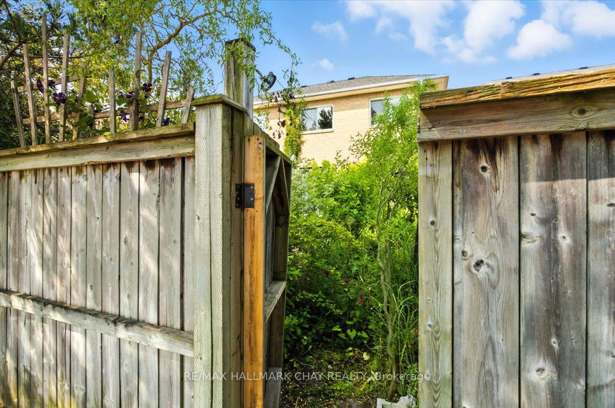 Photo 22 of 39 Lyfytt Crescent, Barrie, West Bayfield — HOMEH