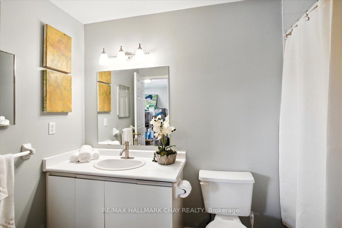 Photo 21 of 39 Lyfytt Crescent, Barrie, West Bayfield — HOMEH