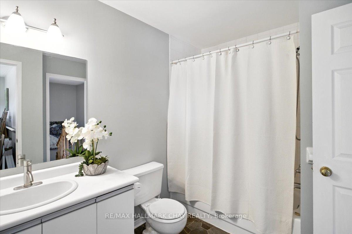 Photo 14 of 39 Lyfytt Crescent, Barrie, West Bayfield — HOMEH