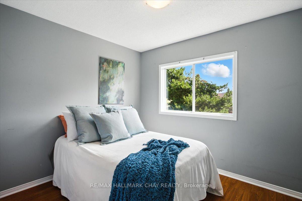 Photo 28 of 39 Lyfytt Crescent, Barrie, West Bayfield — HOMEH