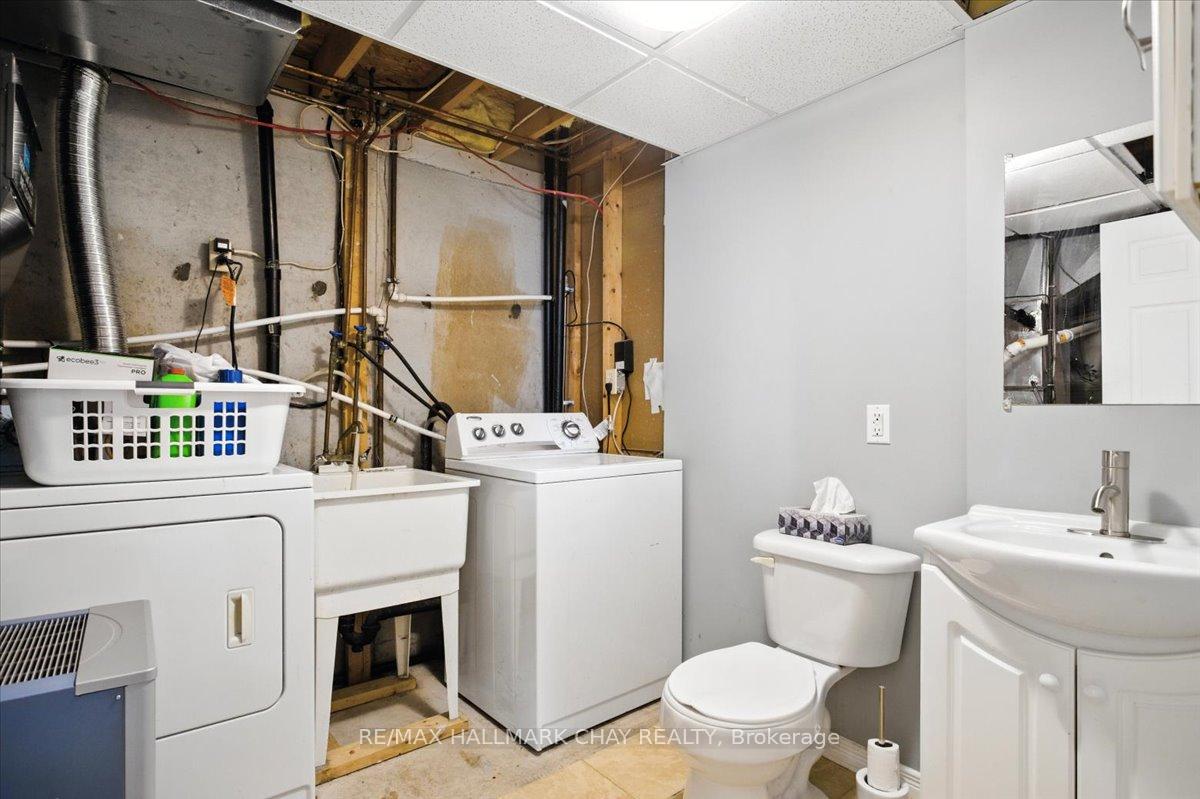 Photo 30 of 39 Lyfytt Crescent, Barrie, West Bayfield — HOMEH