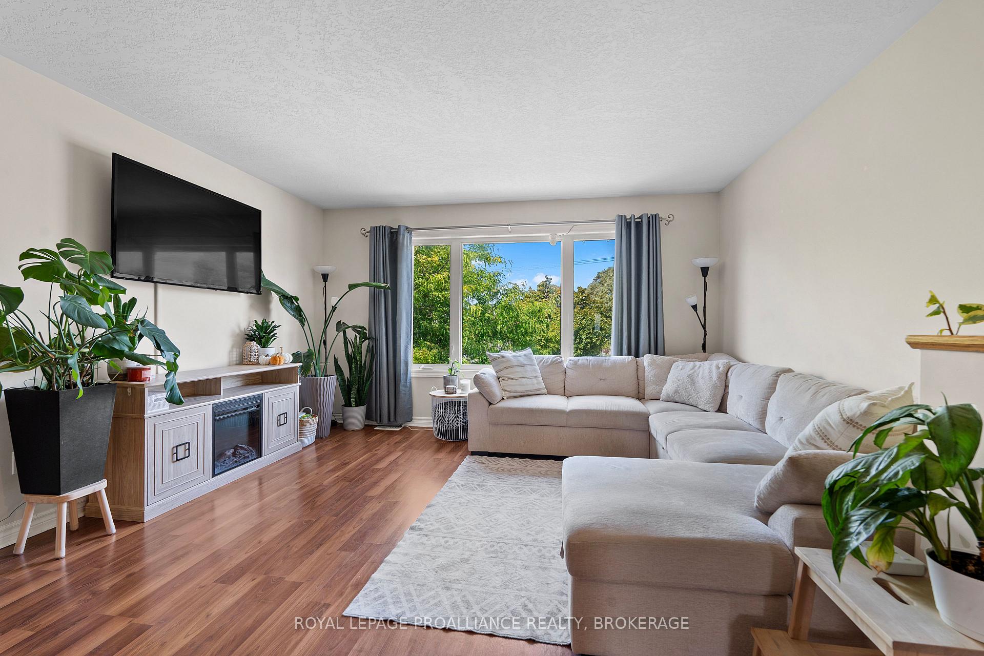 Photo 5 of 54 Briceland Street, Kingston, Rideau — HOMEH