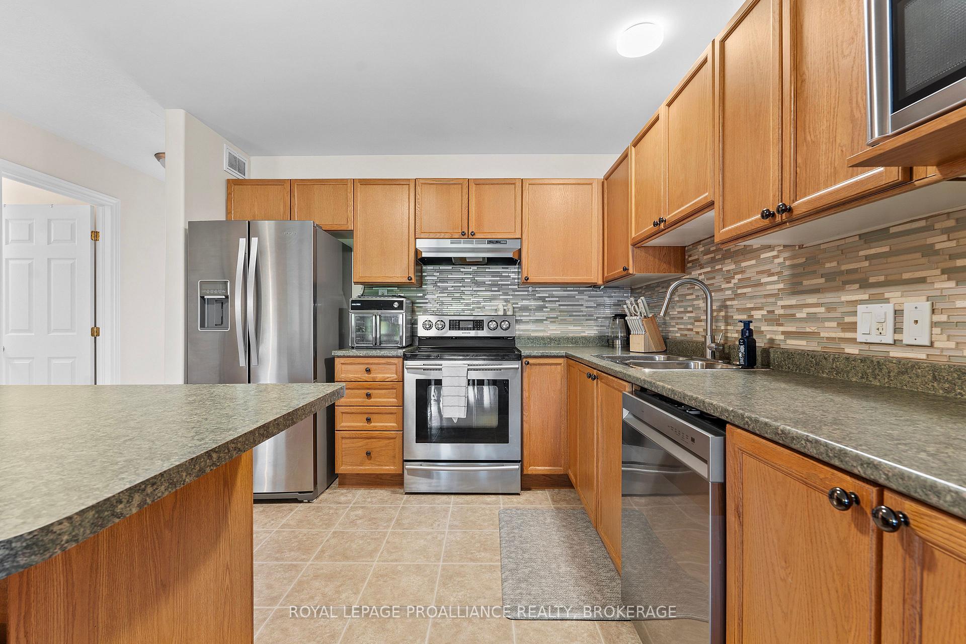 Photo 22 of 54 Briceland Street, Kingston, Rideau — HOMEH
