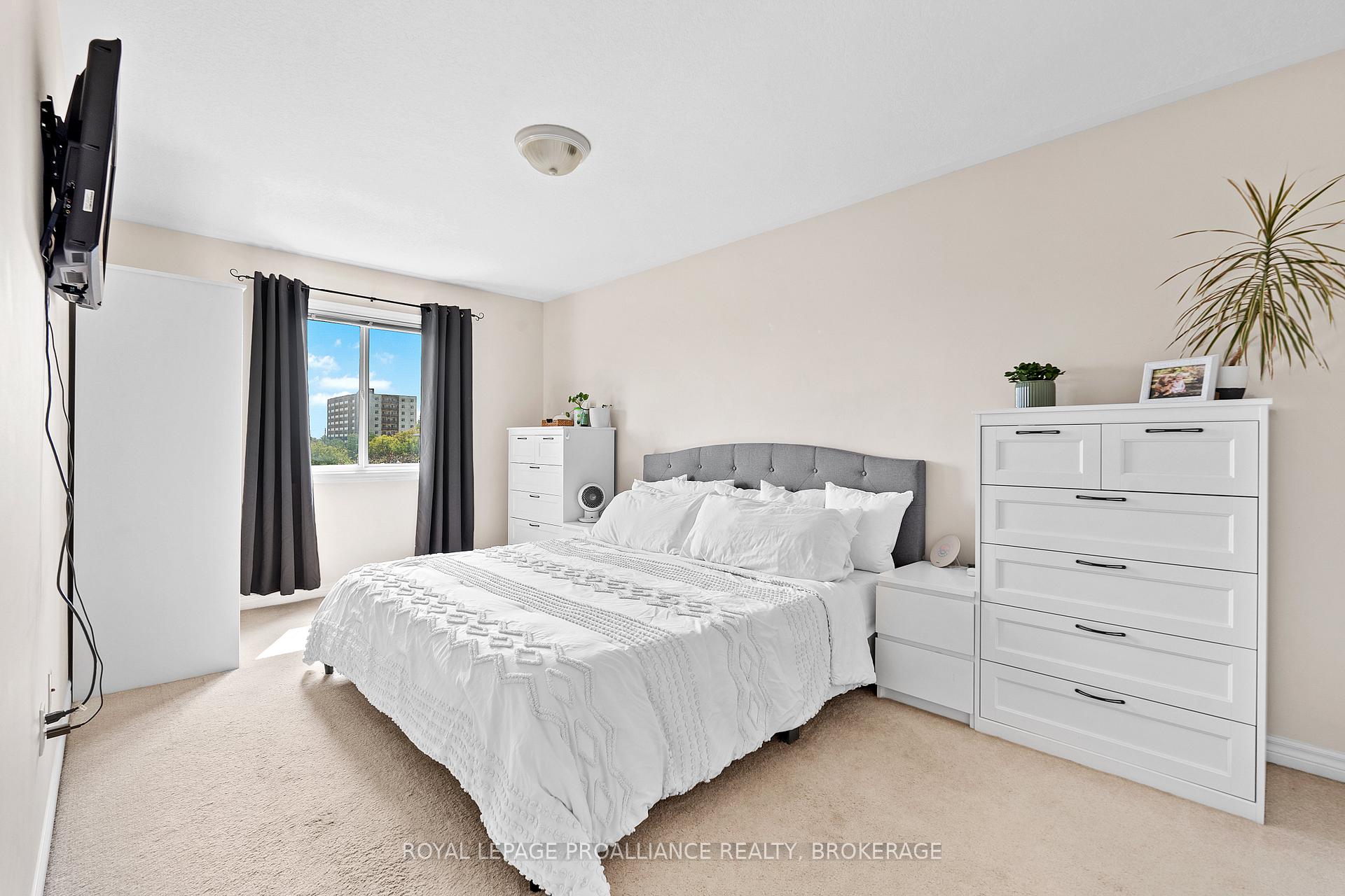 Photo 9 of 54 Briceland Street, Kingston, Rideau — HOMEH