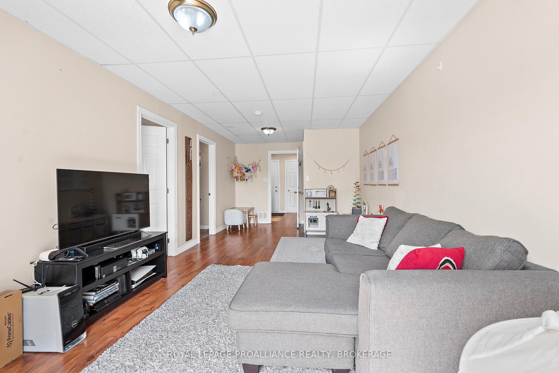 Photo 15 of 54 Briceland Street, Kingston, Rideau — HOMEH