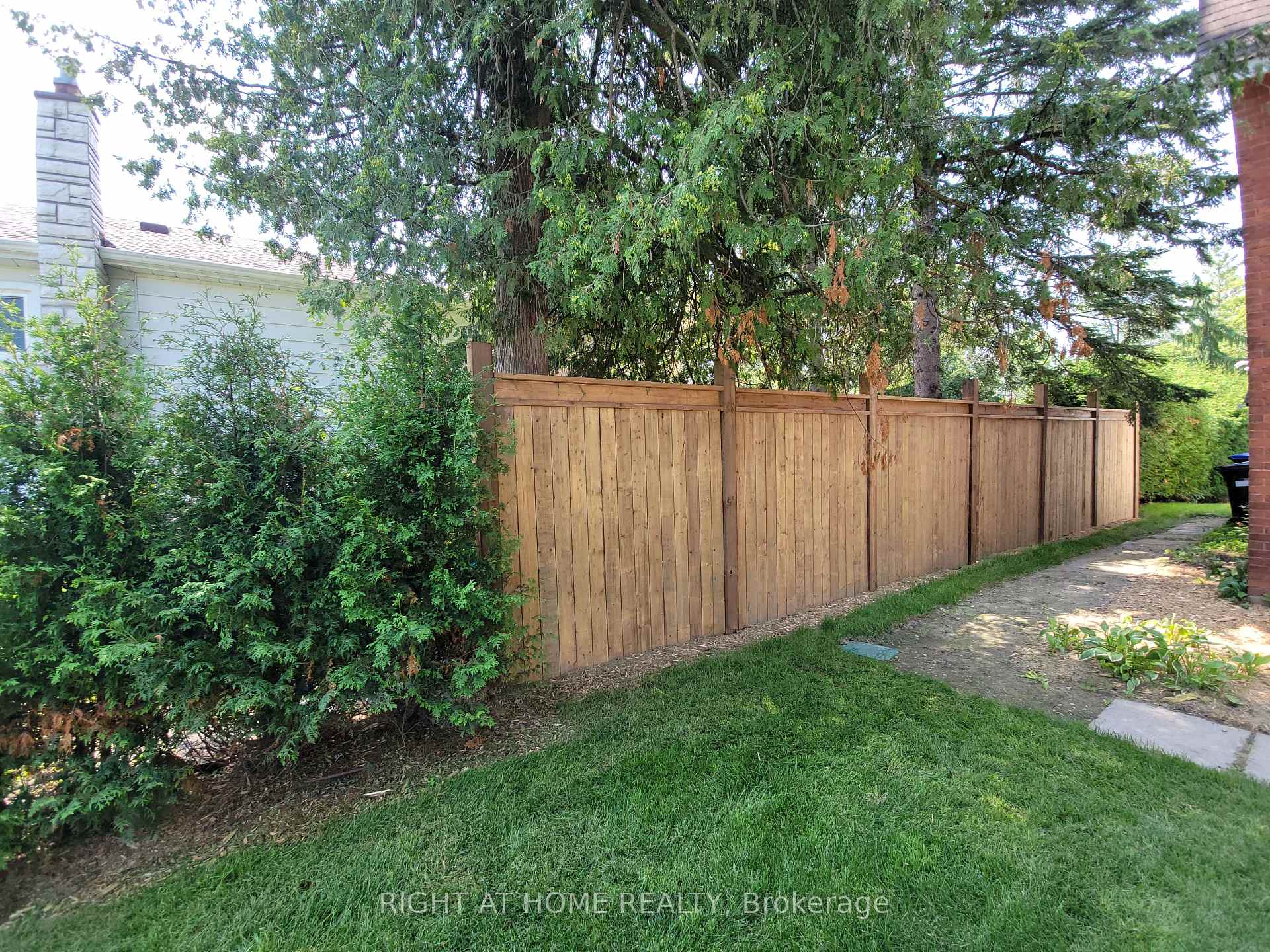 Photo 2 of 29 Niagara Street S, Collingwood — HOMEH