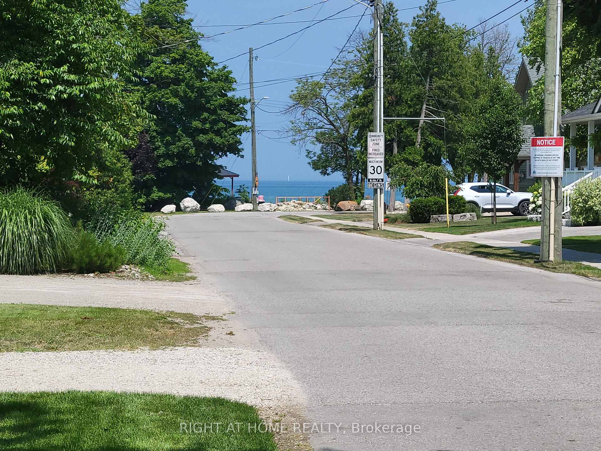 Photo 4 of 29 Niagara Street S, Collingwood — HOMEH