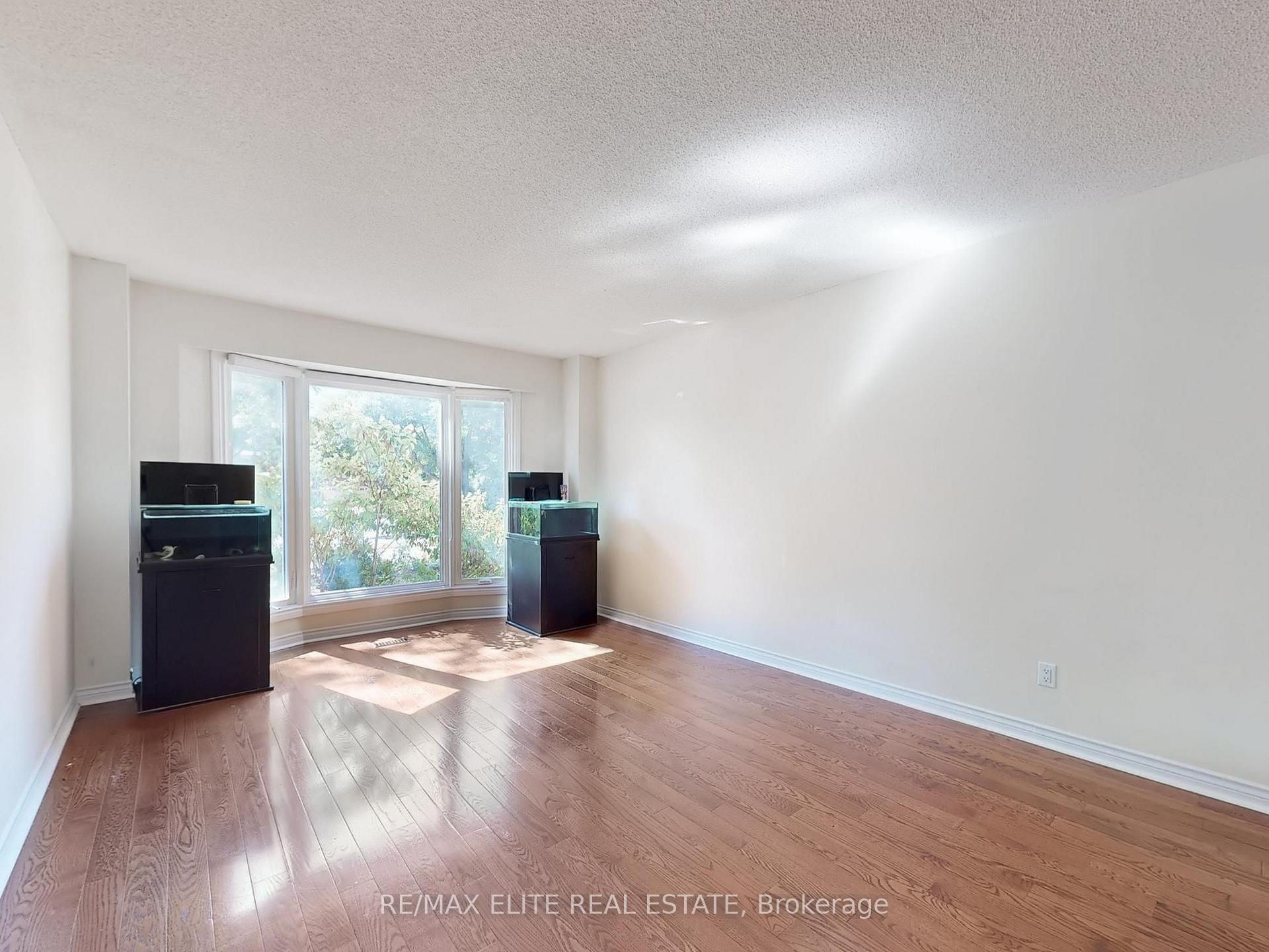Photo 9 of 8 Millpond Place, Markham, Raymerville — HOMEH