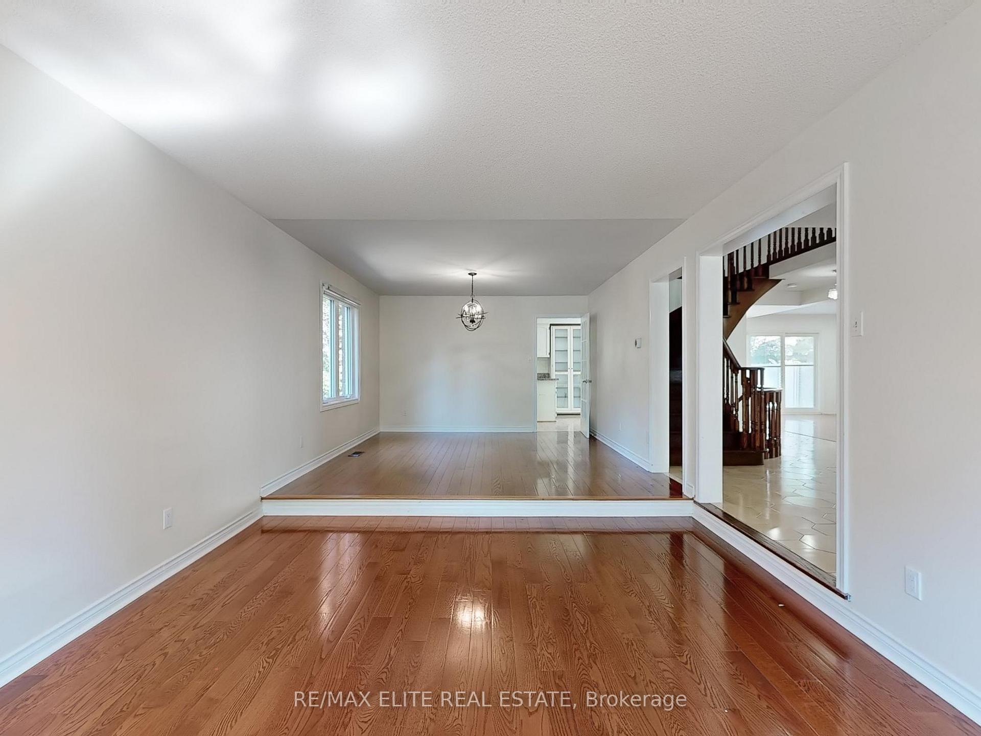 Photo 3 of 8 Millpond Place, Markham, Raymerville — HOMEH