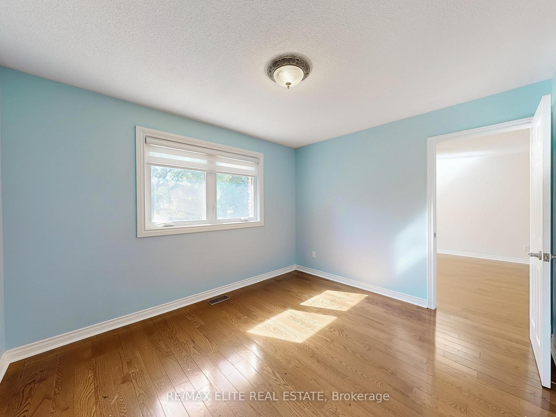 Photo 6 of 8 Millpond Place, Markham, Raymerville — HOMEH