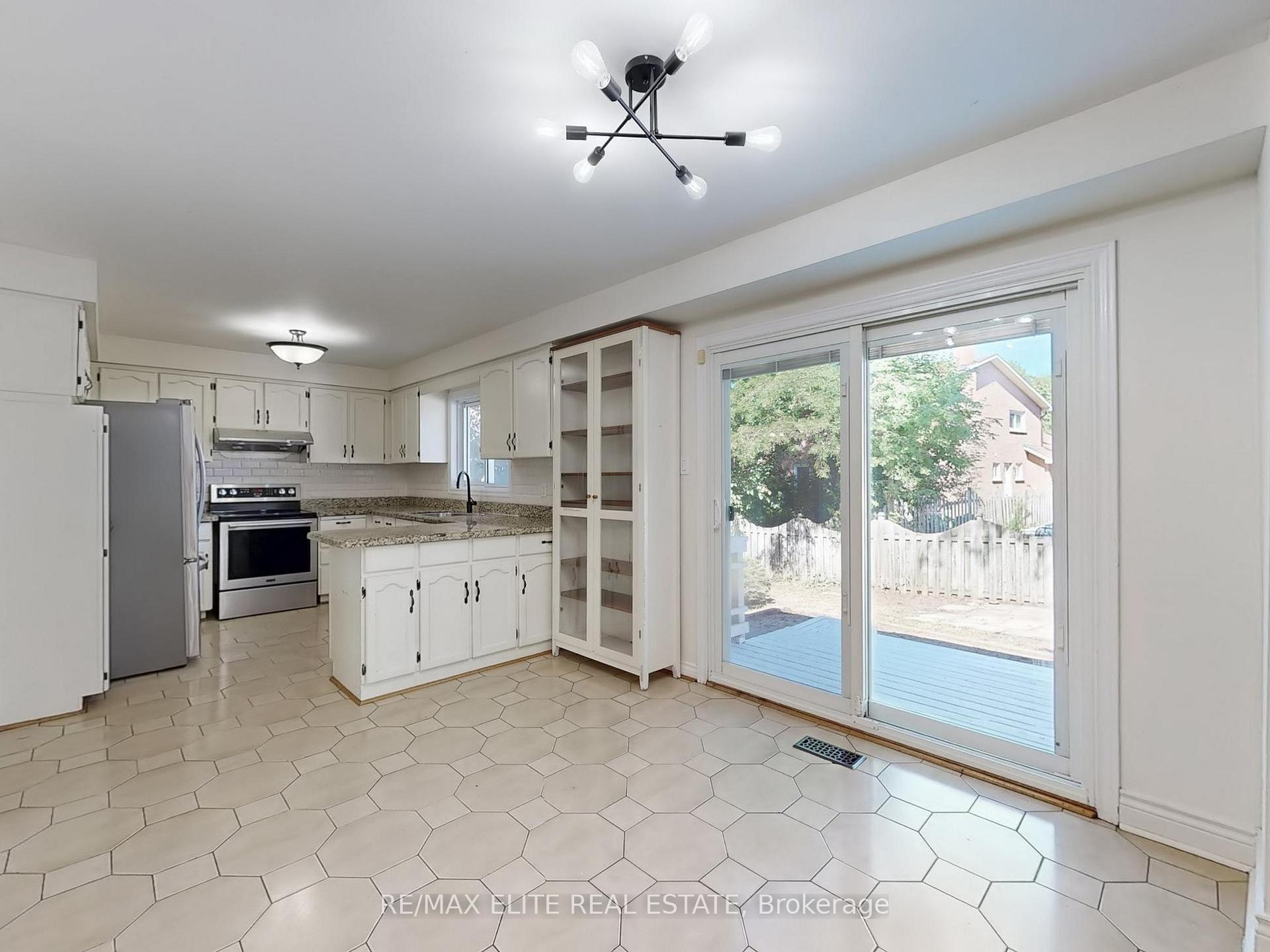 Photo 10 of 8 Millpond Place, Markham, Raymerville — HOMEH