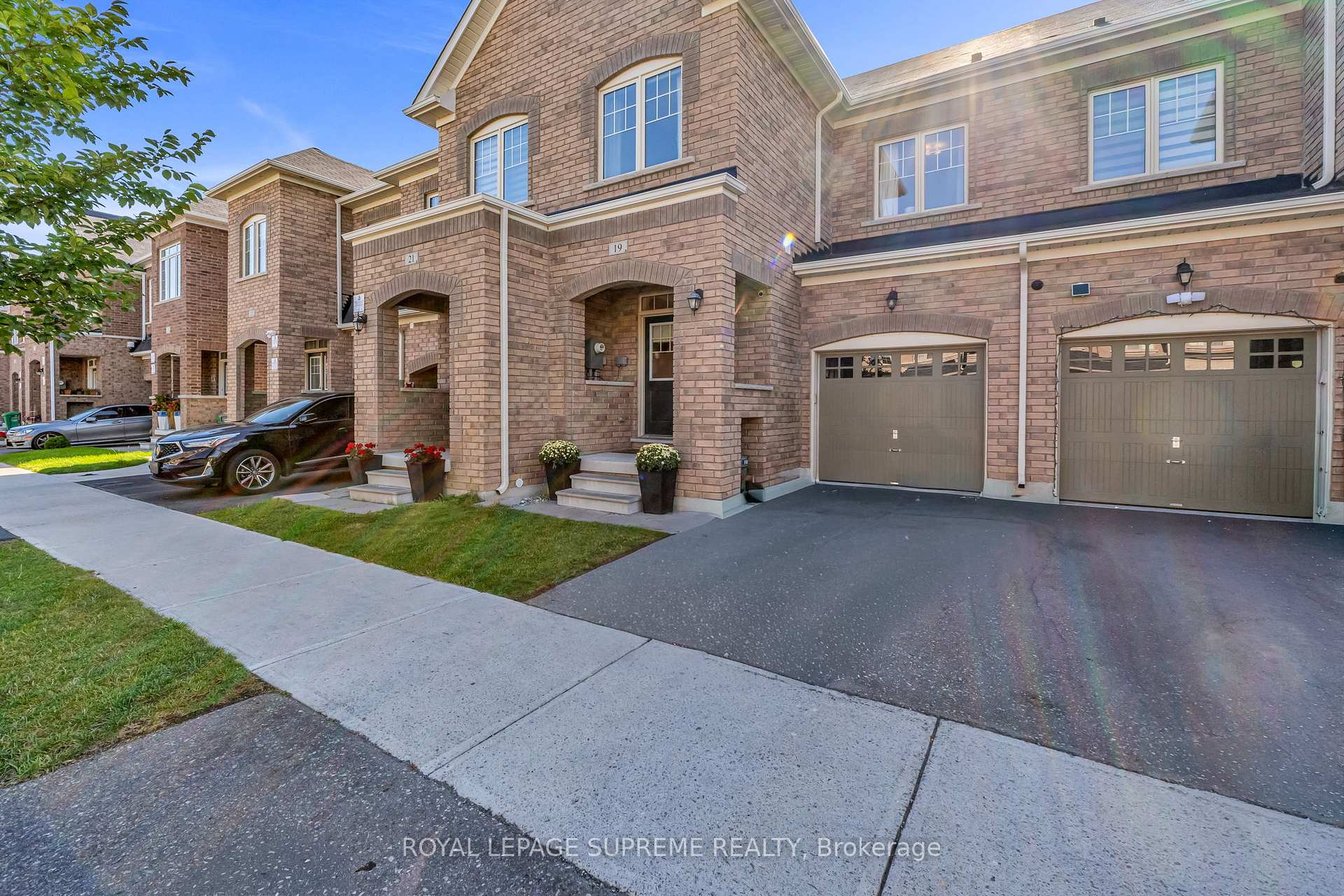 Photo 9 of 19 Goulston Street, Brampton, Northwest Brampton — HOMEH