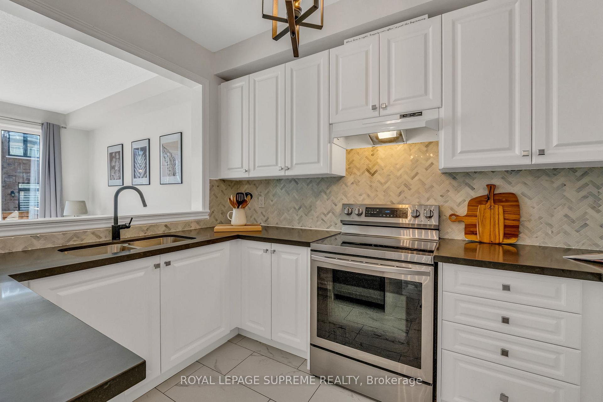 Photo 7 of 19 Goulston Street, Brampton, Northwest Brampton — HOMEH