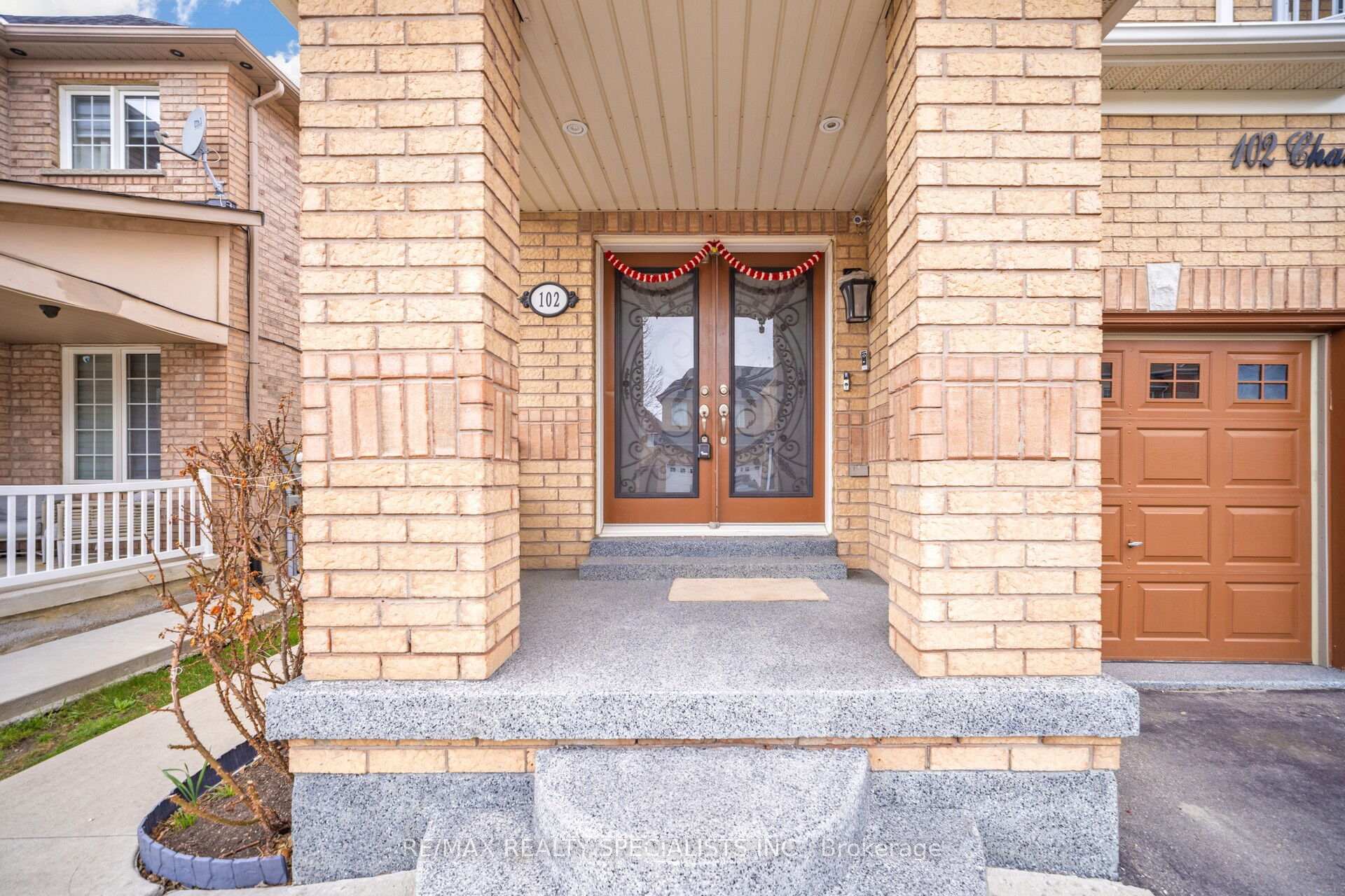 Photo 20 of 102 Chalkfarm Crescent, Brampton, Northwest Sandalwood Parkway — HOMEH
