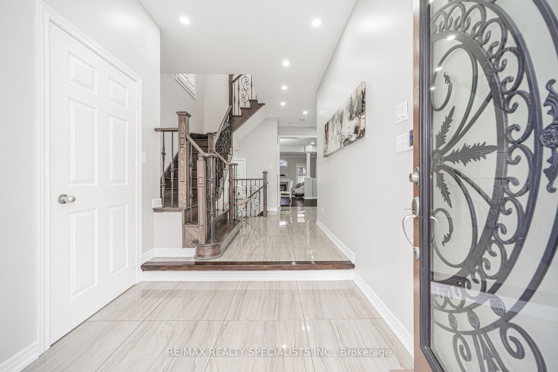 Photo 2 of 102 Chalkfarm Crescent, Brampton, Northwest Sandalwood Parkway — HOMEH