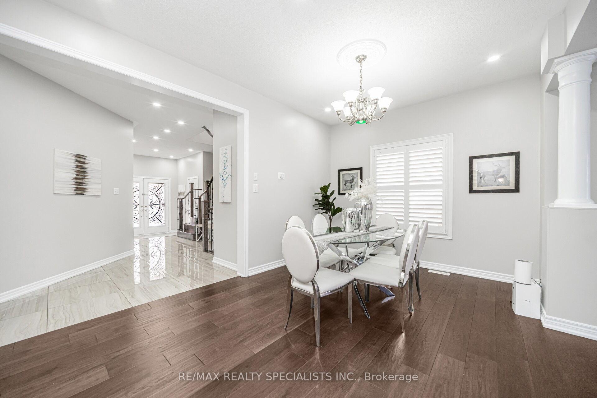 Photo 4 of 102 Chalkfarm Crescent, Brampton, Northwest Sandalwood Parkway — HOMEH