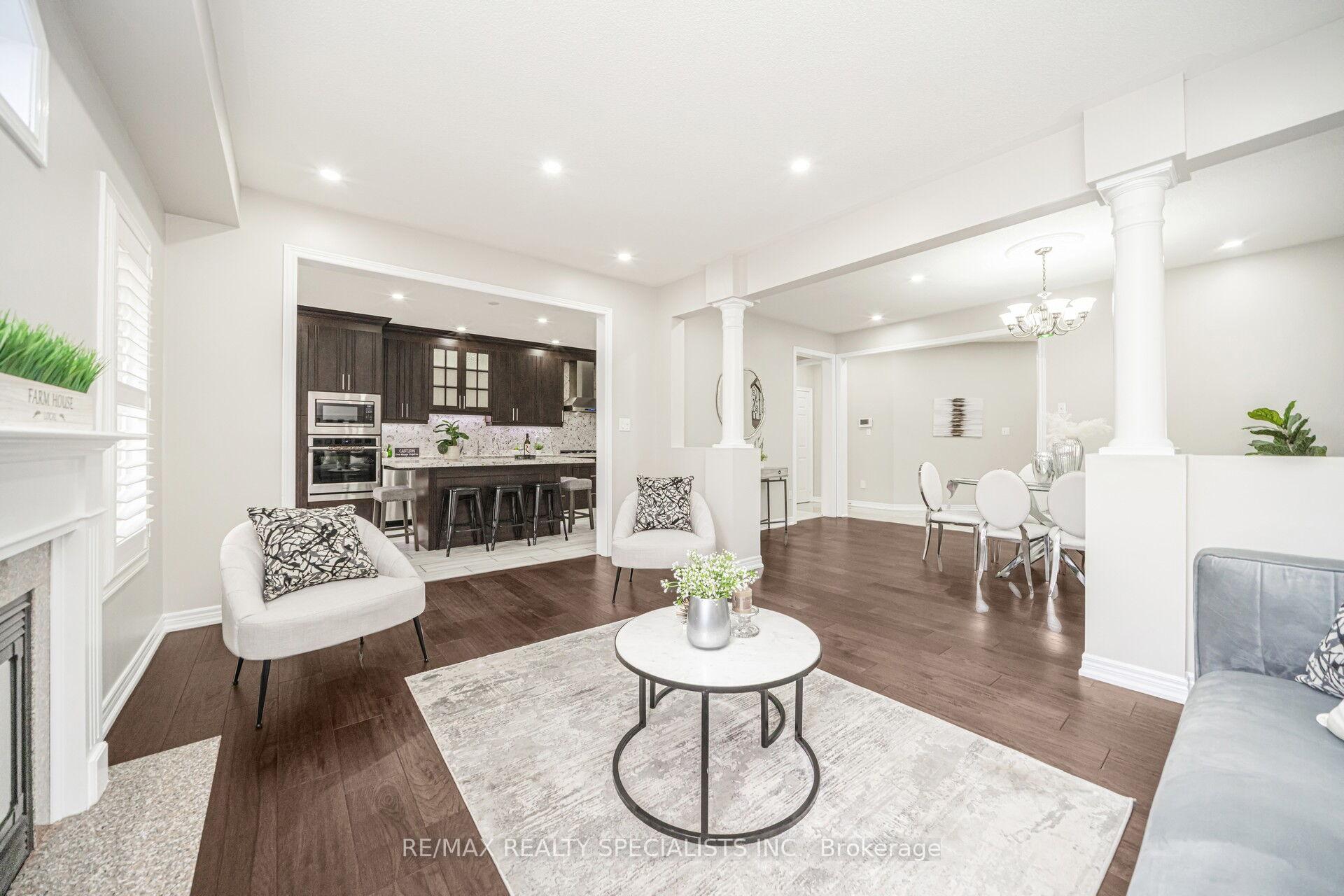 Photo 5 of 102 Chalkfarm Crescent, Brampton, Northwest Sandalwood Parkway — HOMEH