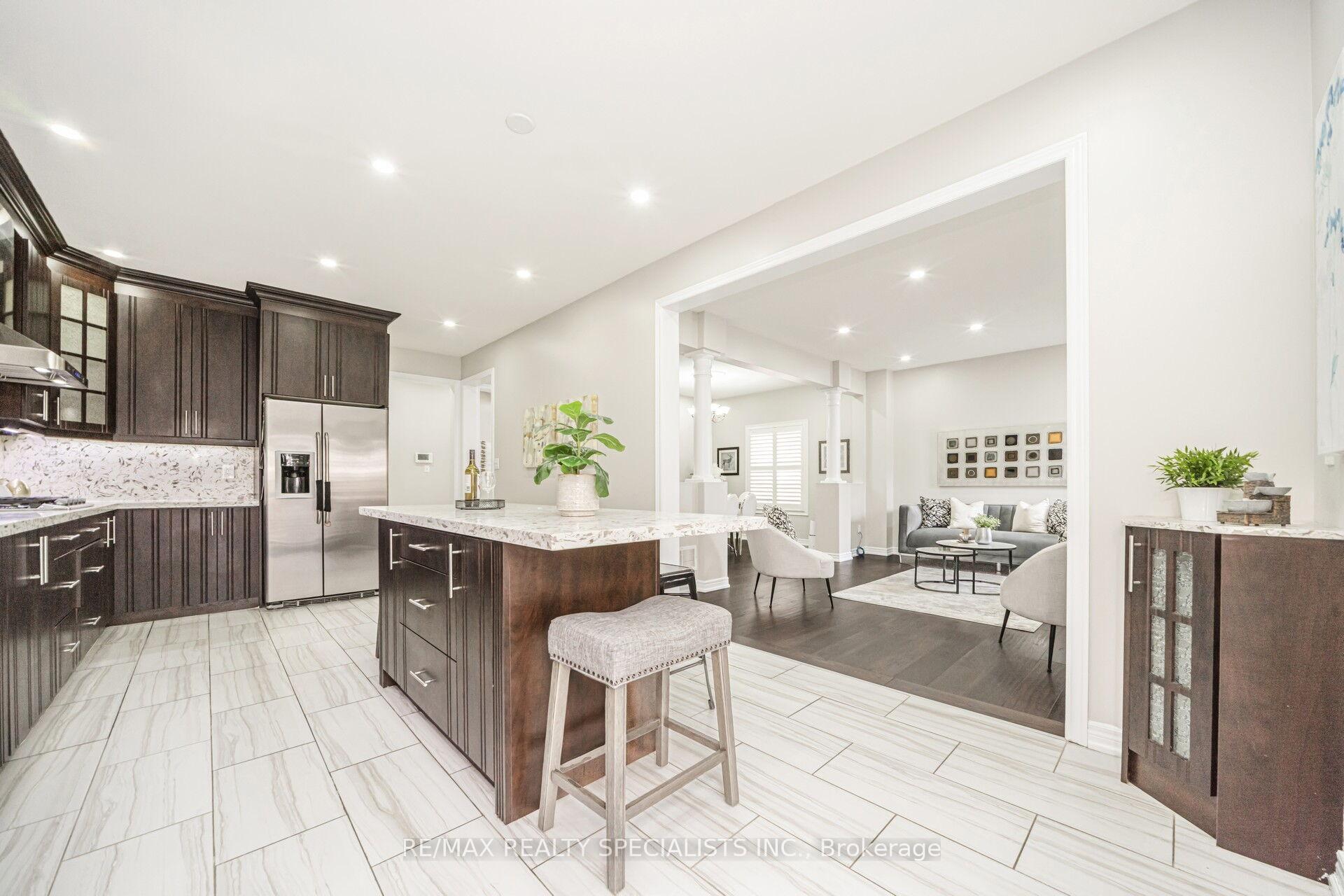 Photo 16 of 102 Chalkfarm Crescent, Brampton, Northwest Sandalwood Parkway — HOMEH