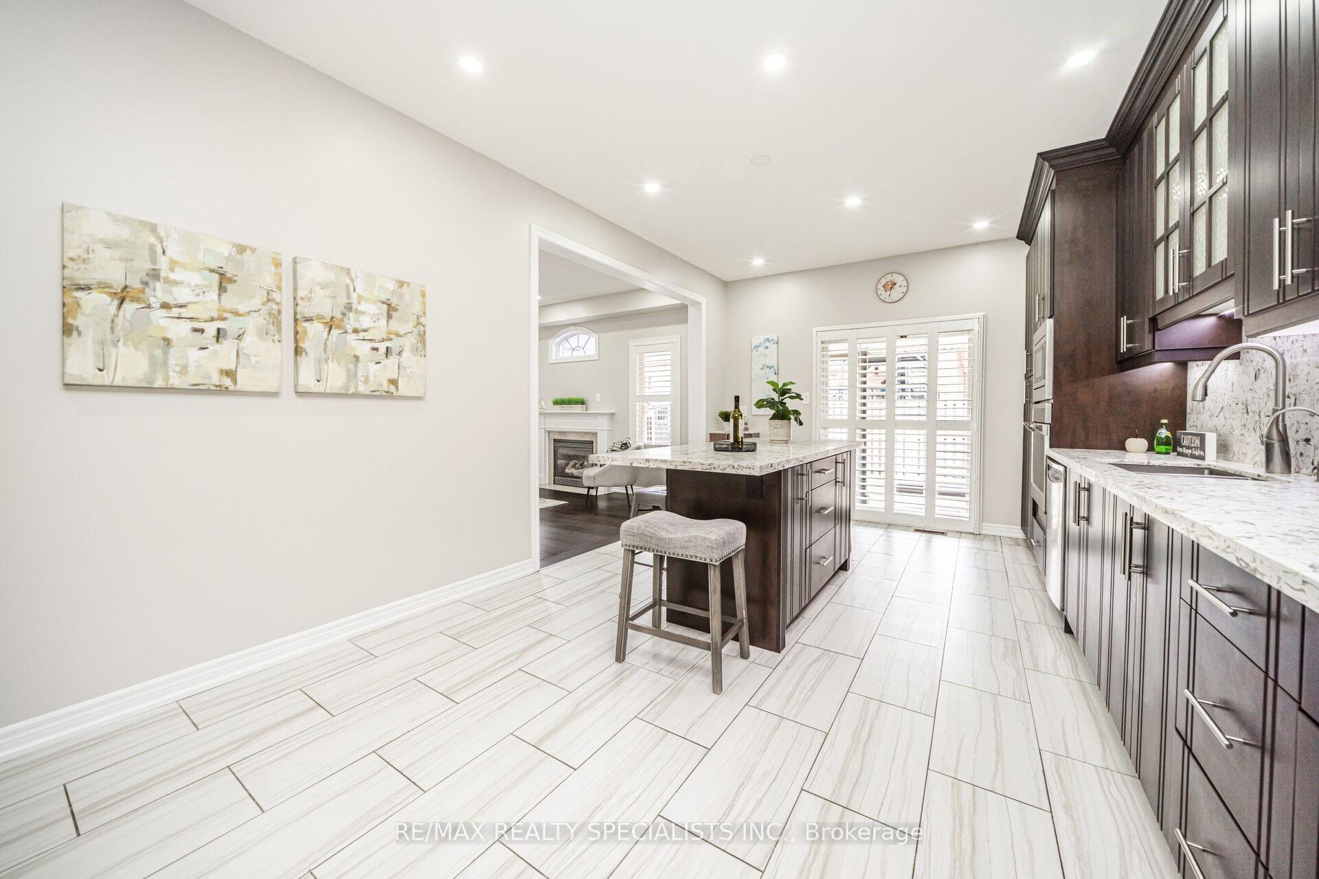 Photo 25 of 102 Chalkfarm Crescent, Brampton, Northwest Sandalwood Parkway — HOMEH