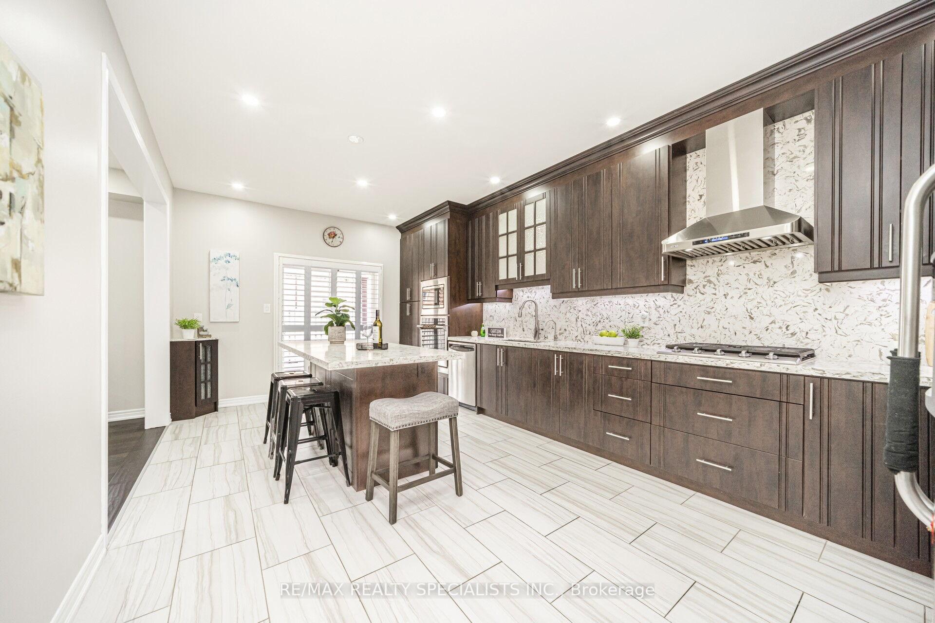 Photo 9 of 102 Chalkfarm Crescent, Brampton, Northwest Sandalwood Parkway — HOMEH