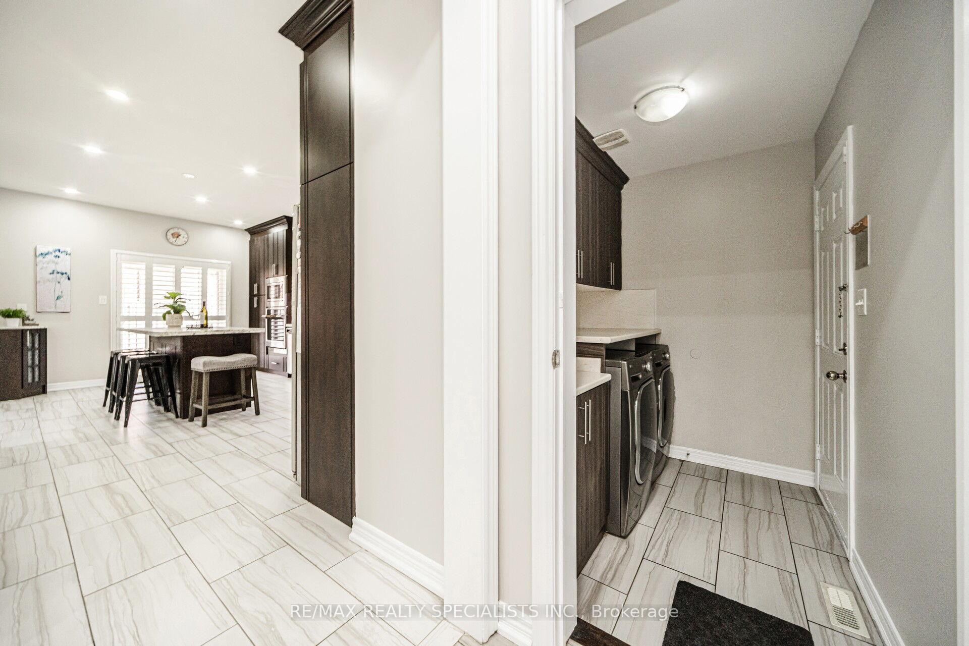 Photo 23 of 102 Chalkfarm Crescent, Brampton, Northwest Sandalwood Parkway — HOMEH