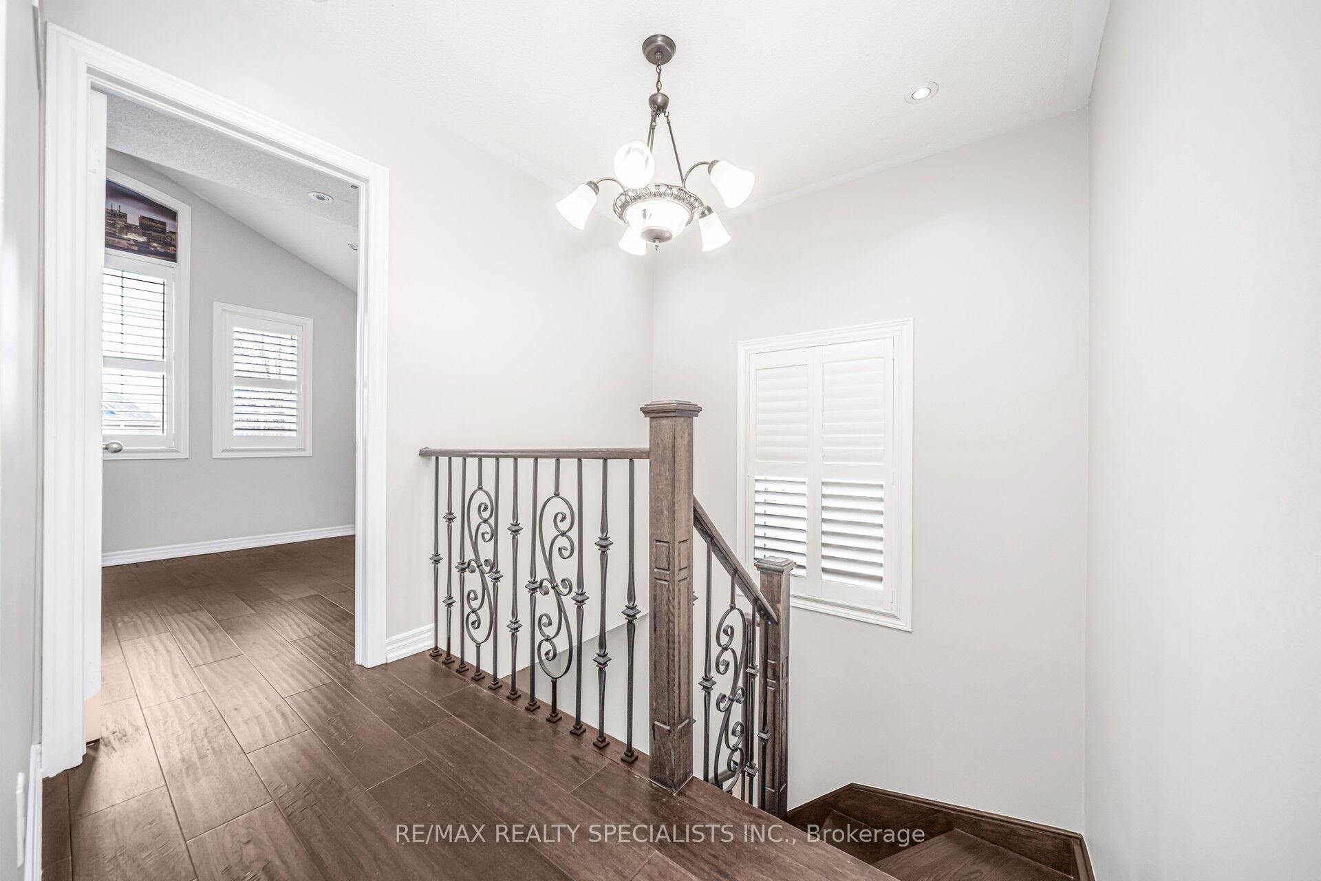 Photo 8 of 102 Chalkfarm Crescent, Brampton, Northwest Sandalwood Parkway — HOMEH