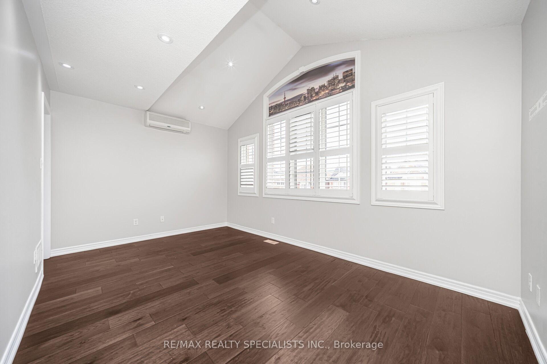Photo 11 of 102 Chalkfarm Crescent, Brampton, Northwest Sandalwood Parkway — HOMEH