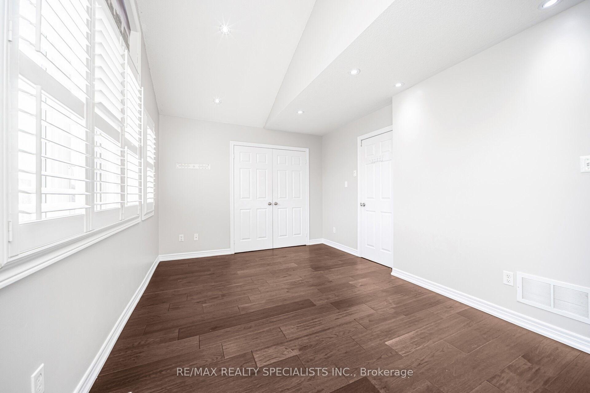 Photo 13 of 102 Chalkfarm Crescent, Brampton, Northwest Sandalwood Parkway — HOMEH